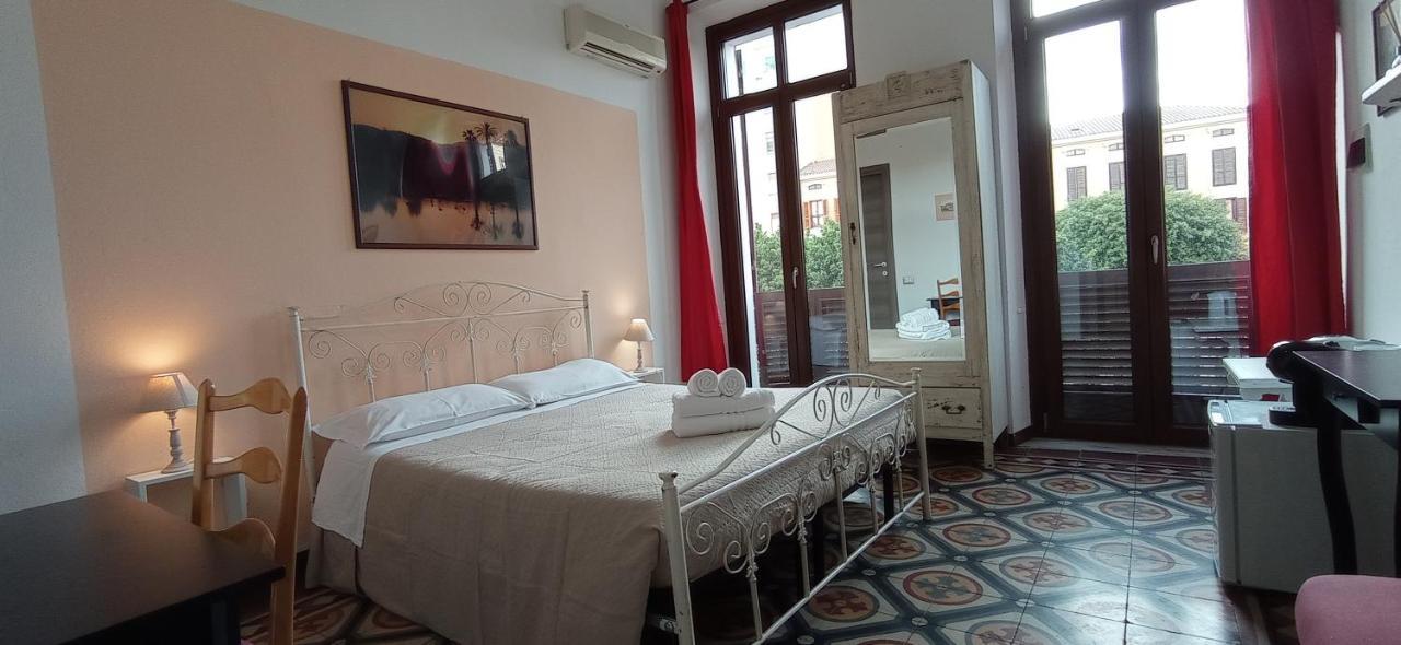Onlyrooms III - Piazza Jenne Cagliari Eksteriør bilde