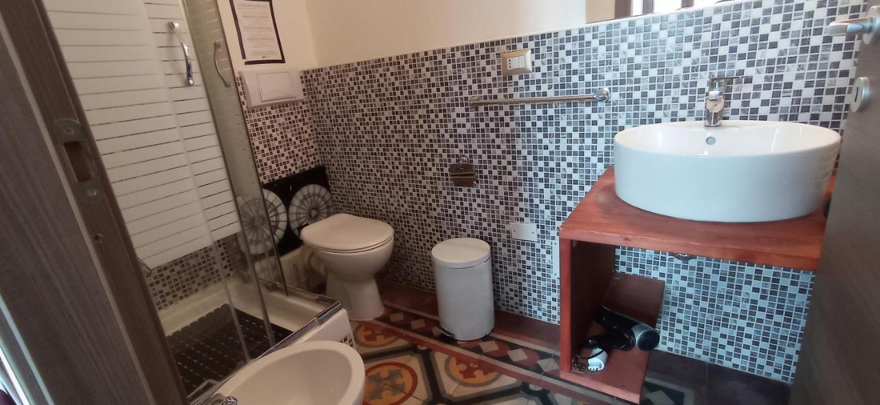 Onlyrooms III - Piazza Jenne Cagliari Eksteriør bilde